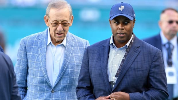 Dolphins GM Chris Grier